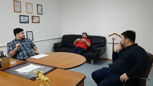 Не знаешь, что подарить на 8 марта? Смотри видео и узнай! смотреть онлайн