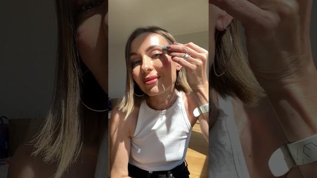 Как наносить кремовые румяна ? мульти-стик от Milk Makeup #советывизажиста #milkmakeup смотреть онлайн