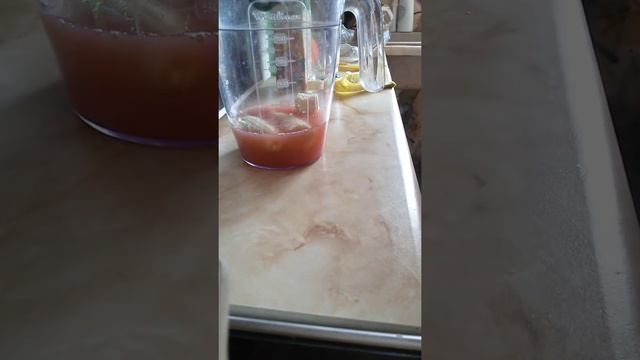 Коктейль из банана и клубнично- бананового сока☺ смотреть онлайн