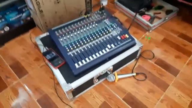 REVIEW MIXSER SOUNDCRAFT EFX 12/2 смотреть онлайн