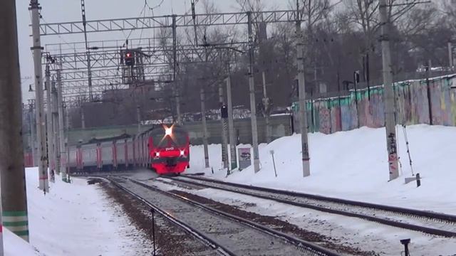 Два электропоезда ЭД4м-0172 и ЭД4м-0168 смотреть онлайн