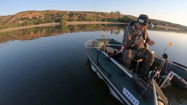 Рыбалка с лодки на кольцо. смотреть онлайн