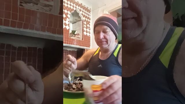 На обзор картофельное пюре со сливочным вкусом из магазина светофор ем с грибами смотреть онлайн