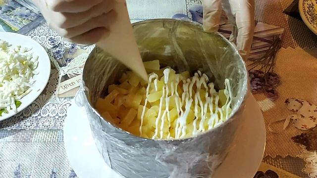 ОБАЛДЕННЫЙ САЛАТ "НЕЖЕНКА" ИЗ ТРЕХ ИНГРЕДИЕНТОВ/Салат на Праздничный Стол смотреть онлайн