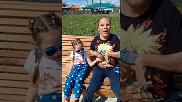 я и Соня Огромное спасибо за сегодняшнюю экскурсию Колпакову Алексею и сотрудницам музея! смотреть онлайн