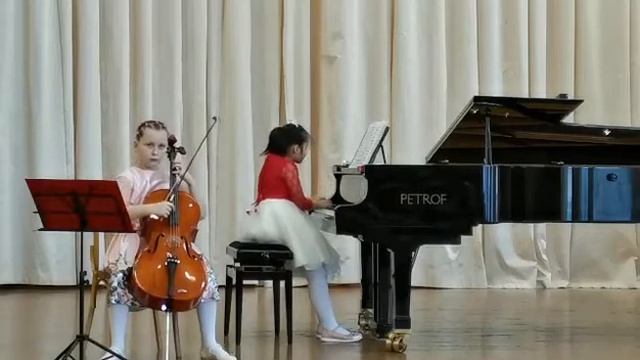 Песия и Заброшенный дом ( Хуайлэ , Малевич Мария . Младшая группа ) смотреть онлайн