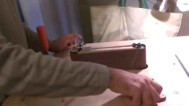 Шлифовальное приспособление на столе. смотреть онлайн