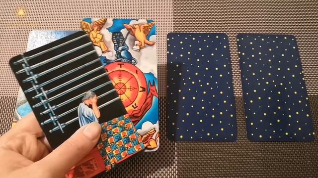 ХОЧЕТ ЛИ ОН/ОНА ОТНОШЕНИЙ С ВАМИ? ОНЛАЙН ГАДАНИЕ/ Школа Таро Golden Charm смотреть онлайн