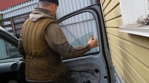 Чиним дверной замок VOLKSWAGEN Caddy 2008 года -