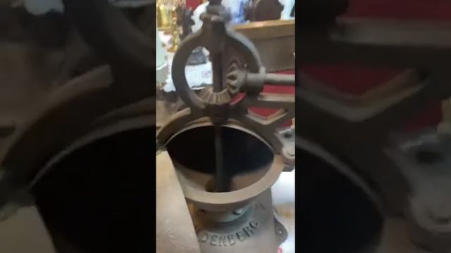 Антикварная большая кофемолка смотреть онлайн