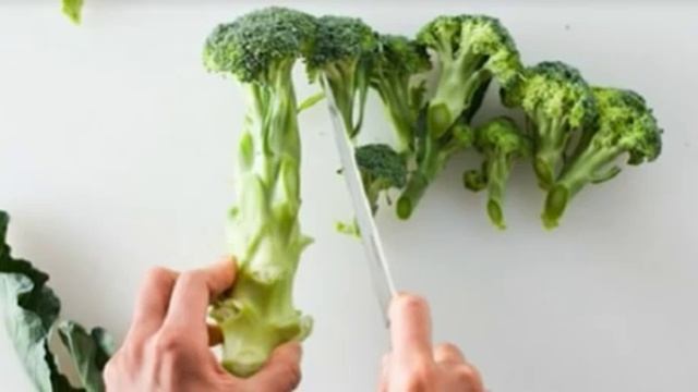 Раньше я всегда выбрасывала толстые стебли, отрезая лишь соцветия брокколи! Но теперь перестала смотреть онлайн