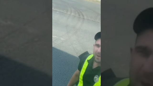 Причина остановки "я вчера сел поср@ть" Днище копа удивляет! смотреть онлайн