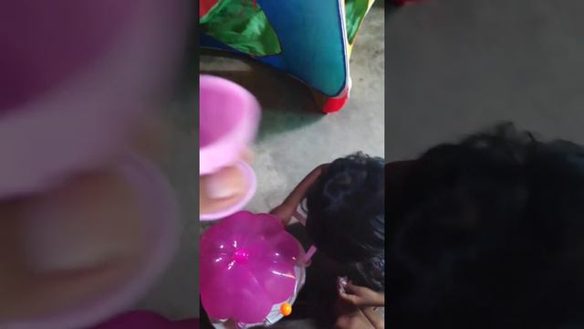 Jasmine & Daisy playing ice-cream toys смотреть онлайн