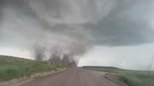 Внутри чудовищного торнадо к югу от Бушнелла, штат Небраска