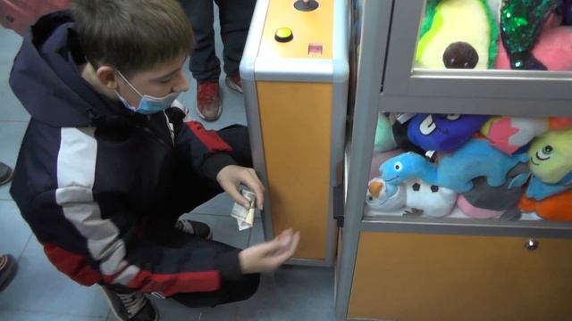СКОЛЬКО ИГРУШЕК МОЖНО ВЫИГРАТЬ ЗА 100 ПОПЫТОК челлендж, автомат хватайка, автомат с игрушками смотреть онлайн