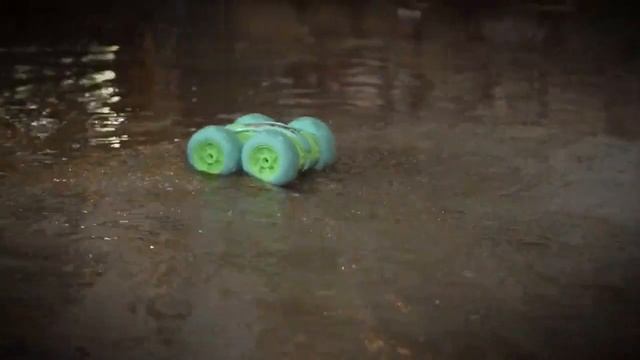 Машинка радиоуправляемая Перевертыш Амфибия, водонепроницаемая, плавает, едет по воде, не тонет смотреть онлайн