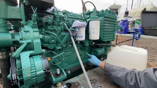 Marine Engineering Made Simple Series #1 - Tutorial on Bleeding a Diesel engine - Volvo Penta KAD смотреть онлайн