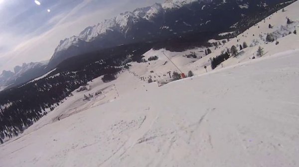 Alpine skiing, felicita - Горные лыжи в Альпах.