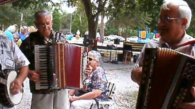 Tony, Frank and Jim playing at German Picnic. смотреть онлайн
