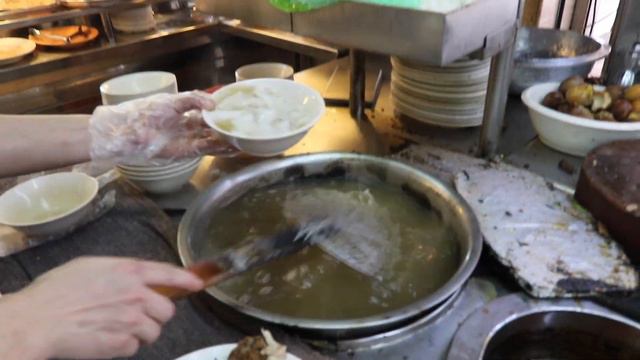 BREAKFAST Tour Singapore: Bak Chor Mee + Delicious Pork Intestine + Bak Kut Teh смотреть онлайн