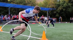 Дружные, спортивные. Работники Уральской Стали вместе с семьями приняли участие в веселой эстафете.