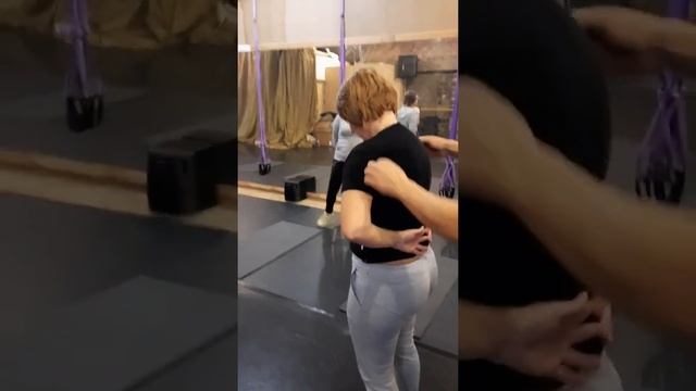 Боль в плечах. Снимаем спазм подостной мышцы. 1часть смотреть онлайн