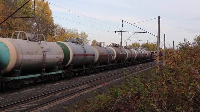 Разные типы и виды вагонов в составе грузового поезда / Кировская область / #РЖД #ВЛ80С смотреть онлайн
