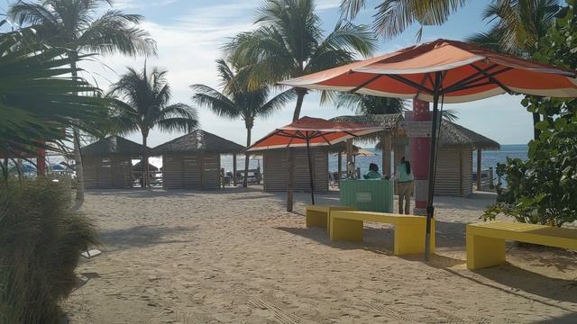 Is Coco Beach Club Worth it? | Royal Caribbean CocoCay Review смотреть онлайн