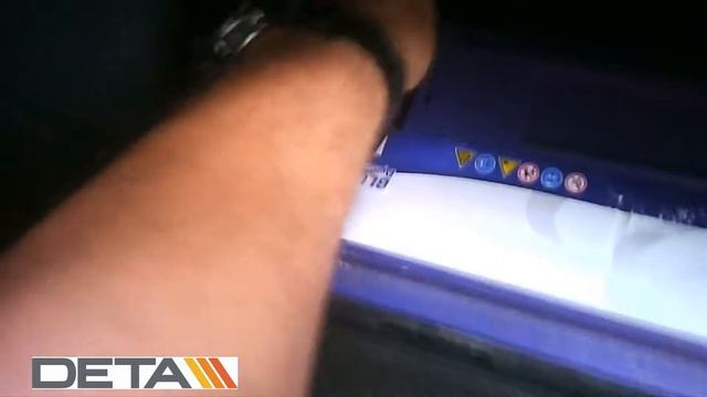 AUDI A8. Аккумулятор на автомобиль AUDI A8 4.2 бензин 2002 года. Замена и установка.