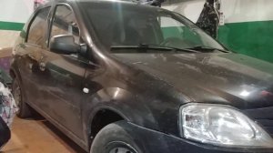 Рено Логан с передним правым подкрылком закончил.