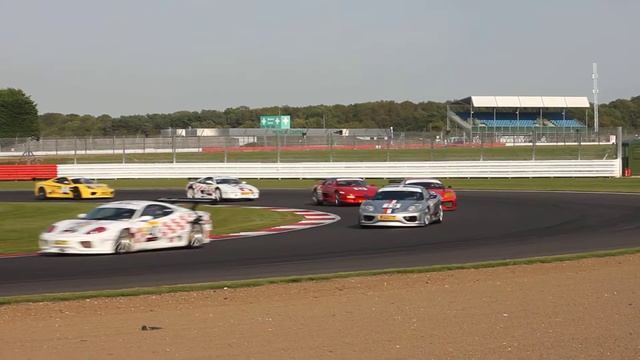 Warm up lap for the ferrari pirelli open, f40,458's, 430's,360's at silverstone смотреть онлайн