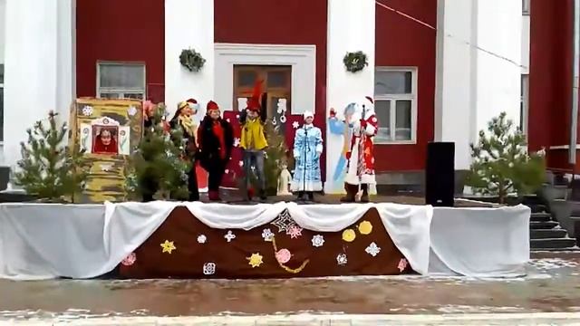 Парад дедов морозов и снегурочек смотреть онлайн