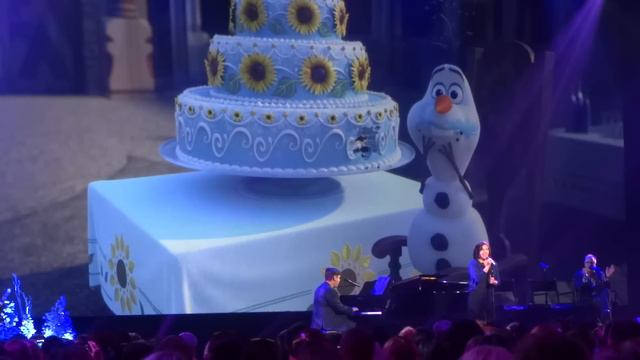 Kristen Anderson-Lopez and Robert Lopez - "Making Today a Perfect Day" (Frozen Fever) at D23 Expo смотреть онлайн