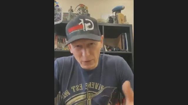 AR-ка и Калаш(отрывок с канала Razvedos) смотреть онлайн