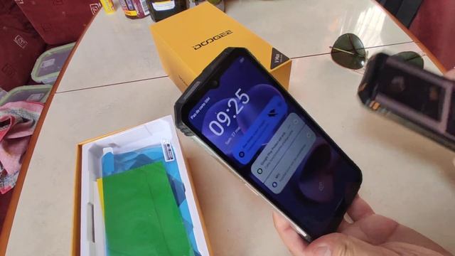 UN MONSTRE !!CE NOUVEAU SMARTPHONE DE L AVENTURIER !!"DOOGEE V Max" смотреть онлайн