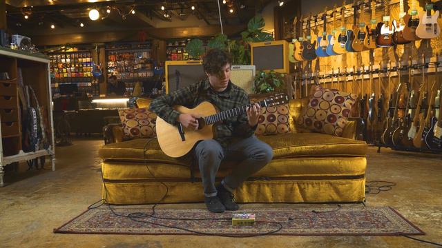 Snacks 157: Taylor Limited Edition 114CEN With Ovangkol Back And Sides смотреть онлайн