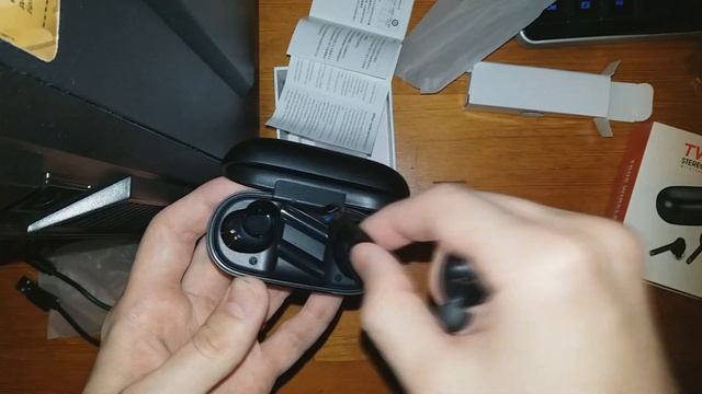 Беспроводные наушники Yinyoo Q70 смотреть онлайн