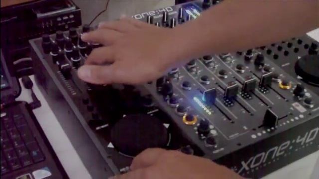 Allen & Heath Xone 4D - Mappatura DiJ per Traktor Pro 1.2.6 смотреть онлайн