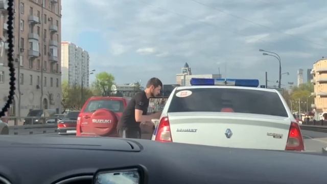 Пранк НАД ПОЛИЦЕЙСКИМИ / проверил их реакцию на пранки. давно не кто полицию не пранковал. смотреть онлайн