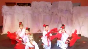 Японский танец с веерами