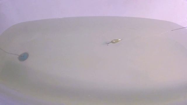 Блесна АТОМ (Колебалка Питер) замедленная съёмка смотреть онлайн