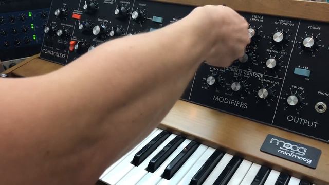 Moog MiniMoog Model D Reissue Jam (no talking) смотреть онлайн