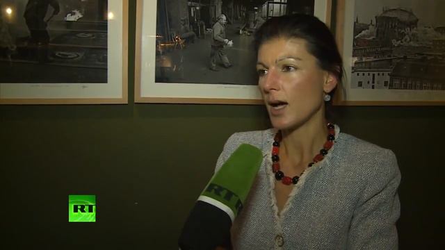 Сара Вагенкнехт говорит что политика СшА направленна против России смотреть онлайн