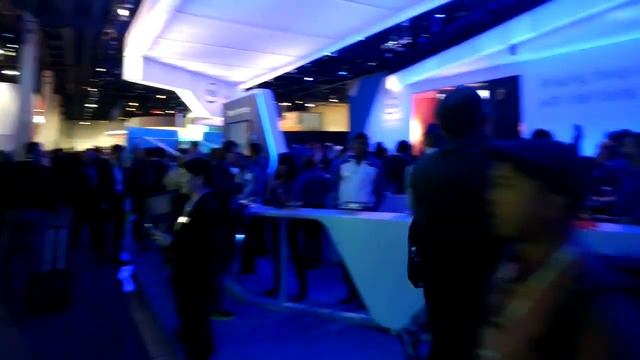 CES 2014 vue de la foule en Google Glass #throughglass смотреть онлайн
