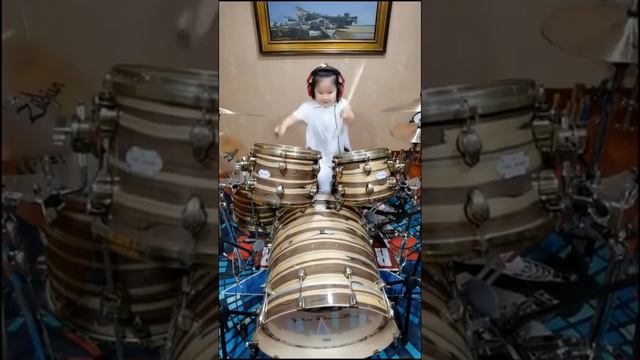 Talented Little Drummer...........ft. Tezu 😍 Amazing video of 5-year-old girl playing drums 🥁🪘😍👌 смотреть онлайн