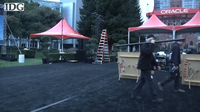Oracle OpenWorld 2012: A rare behind the scenes tour before the show gets underway смотреть онлайн