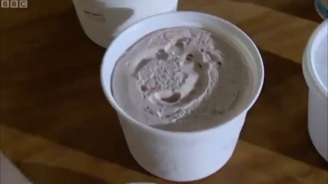 БАНАНОВЫЙ СПЛИТ от Эйнсли Хэрриота смотреть онлайн