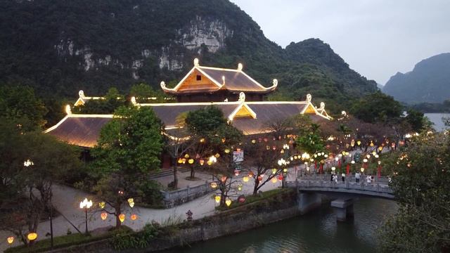 Вьетнам: Ниньбинь - Национальные парки Транг Ан (Trang An) и Там Кок (Tаm Сос). смотреть онлайн