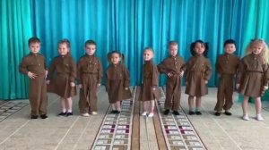 МАДОУ Детский сад №46 «Жемчужина». Песня С папой, с мамой на парад.mp4