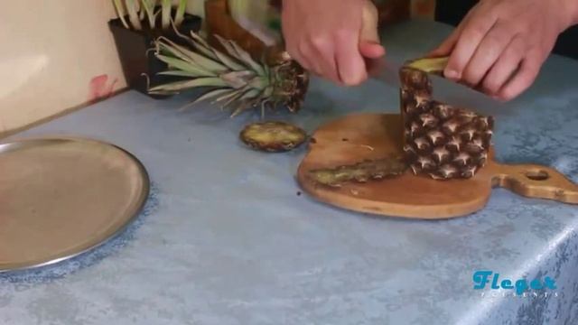 Как красиво и быстро почистить и нарезать ананас смотреть онлайн